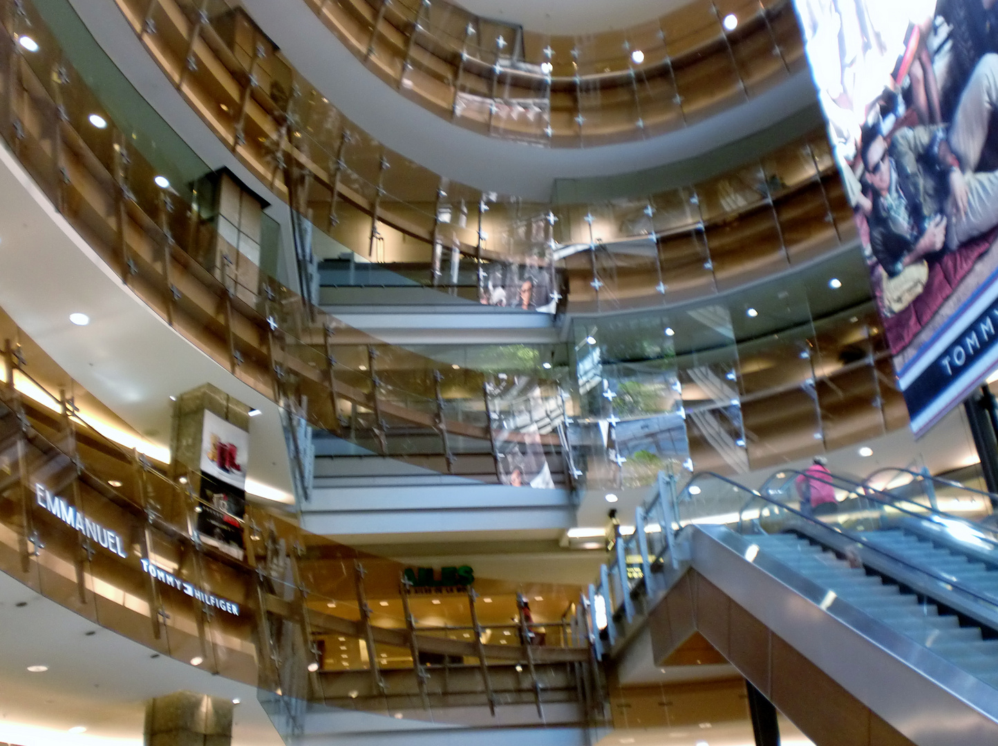 Centre commercial Complexe Les Ailes à Montréal