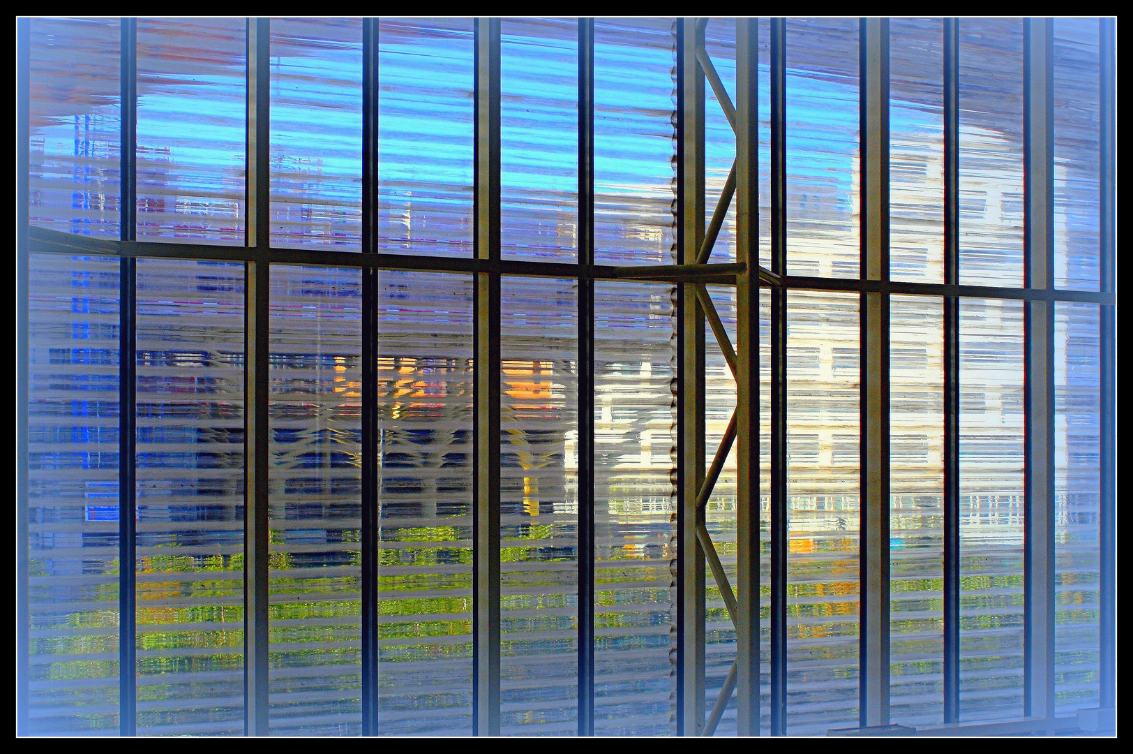 Centre Pompidou Metz / A travers les vitres et les stores