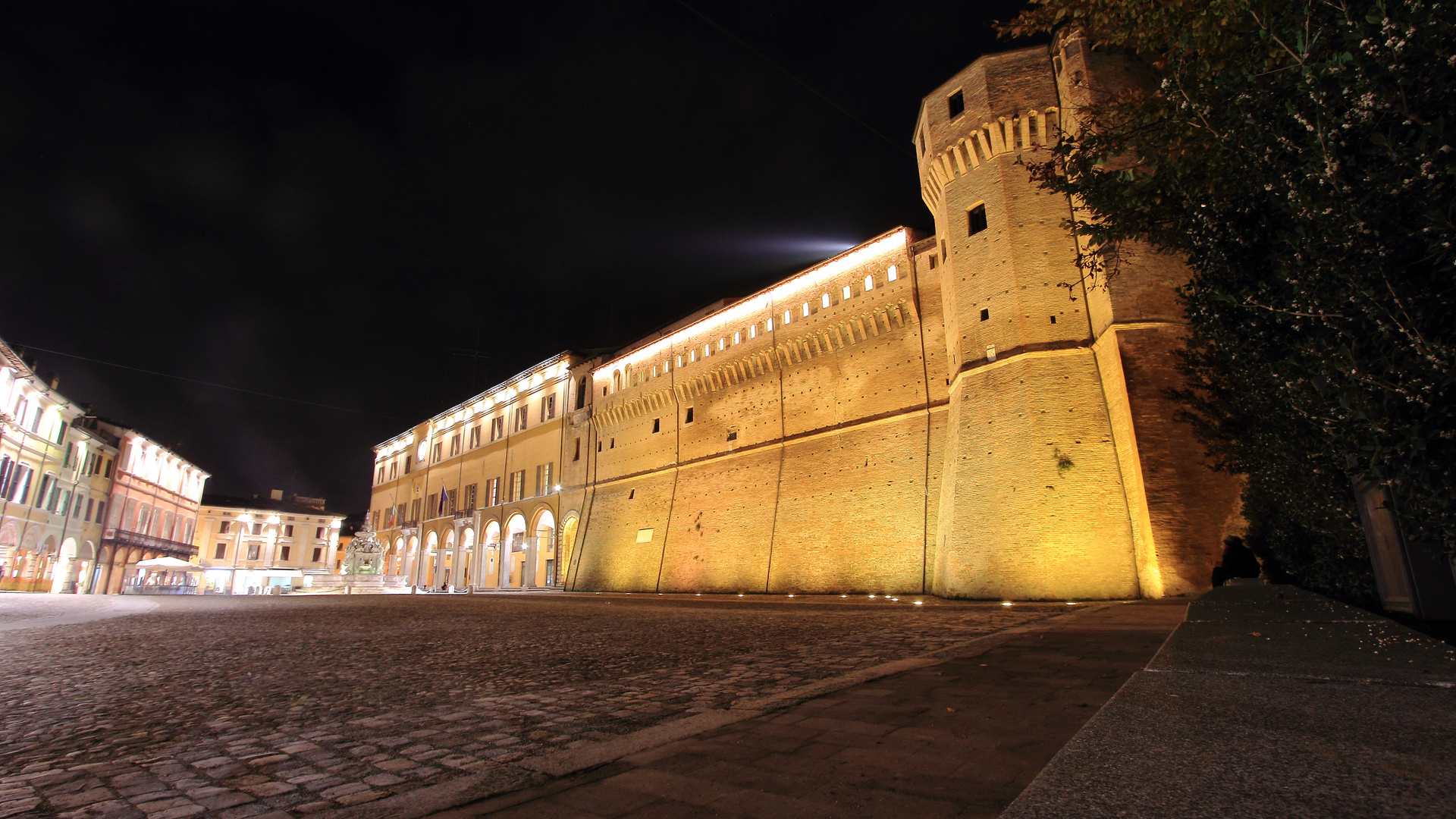 Centro Storico di Cesena col suo Castello