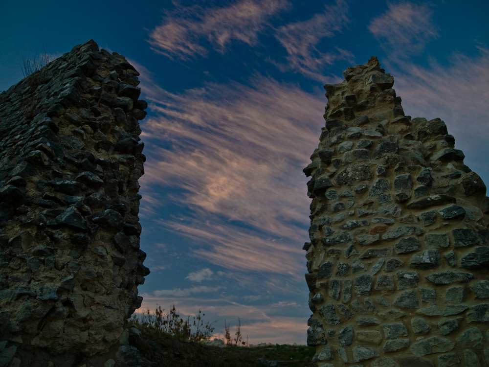 C'era una volta un castello... ora c'è una porta verso il cielo....