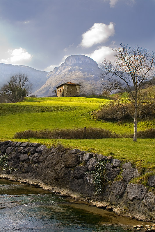 Cerca del río