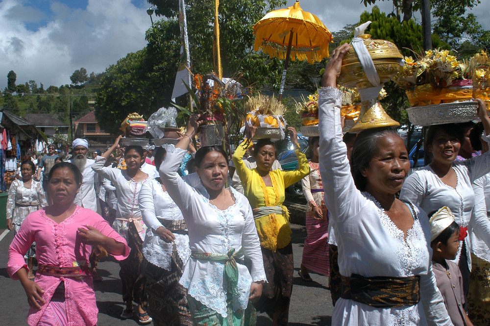 Cérémonie religieuse à BALI.