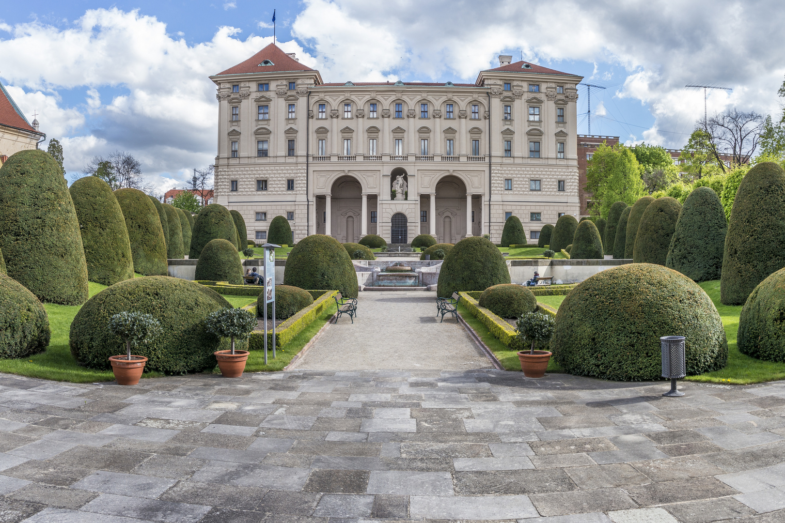 Cernín-Palais