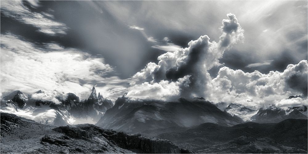 CERRO TORRE - DER FELS IM STURM