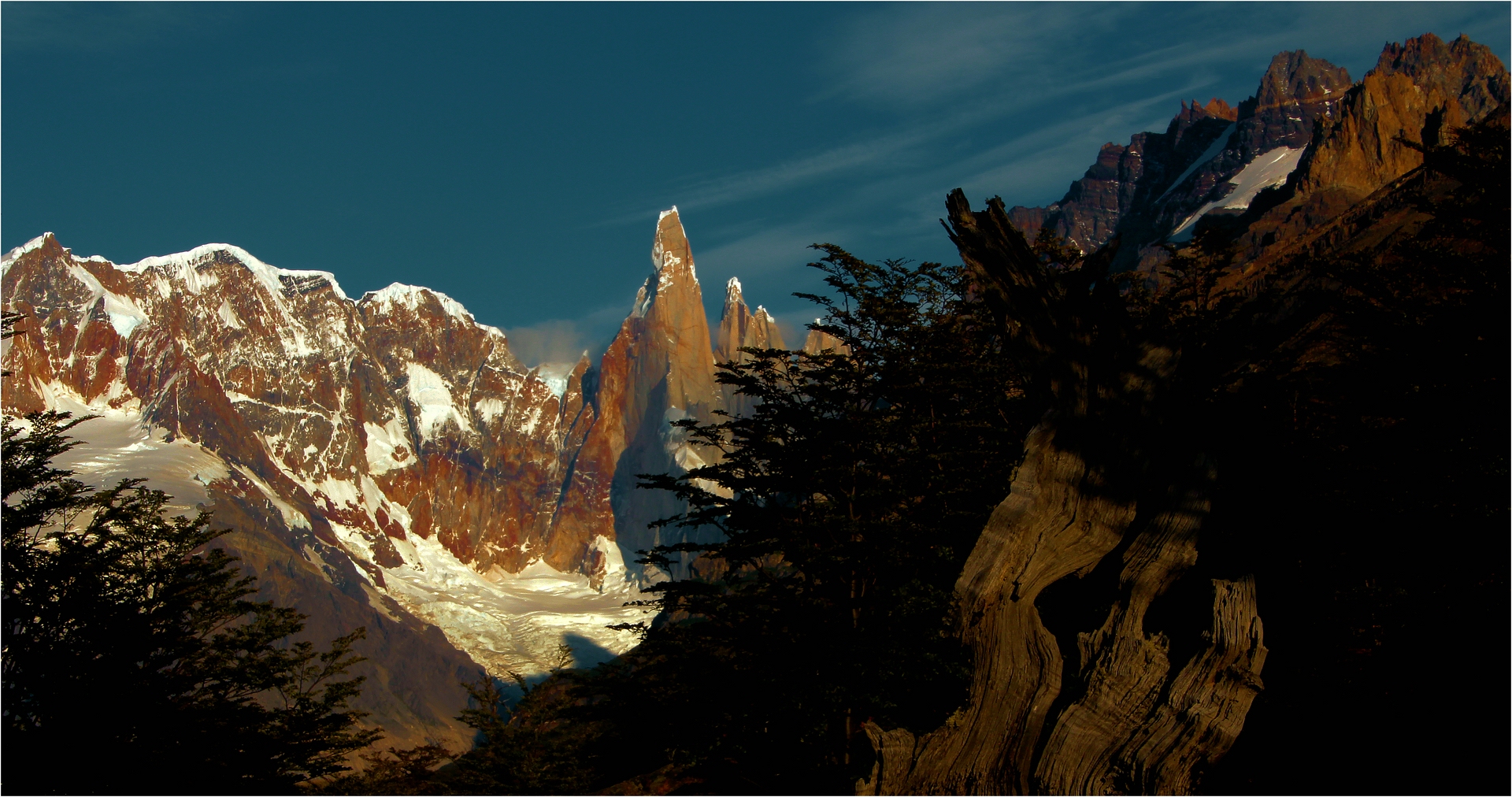 CERRO TORRE IM 1.LICHT