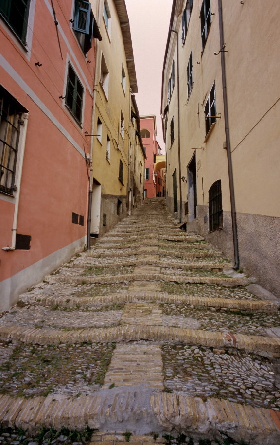 Cervo ligure, salita al borgo