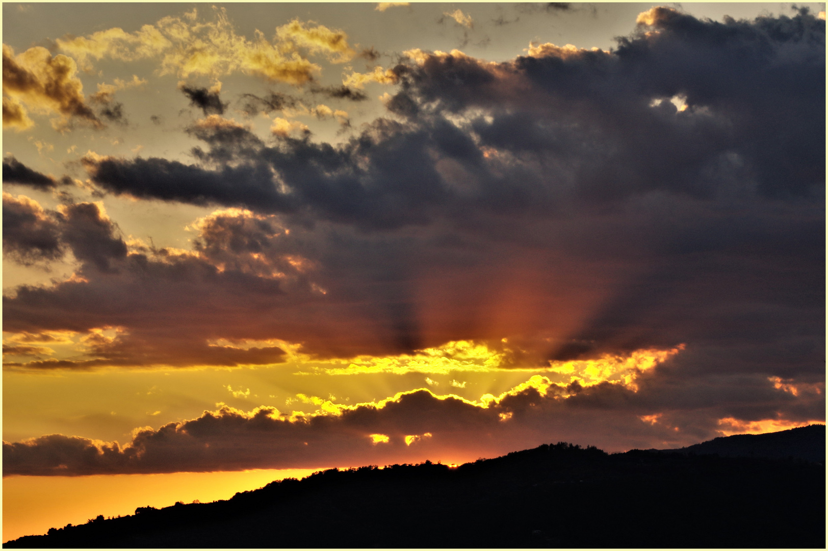  ces nuages qui ne veulent pas nous quitter ...