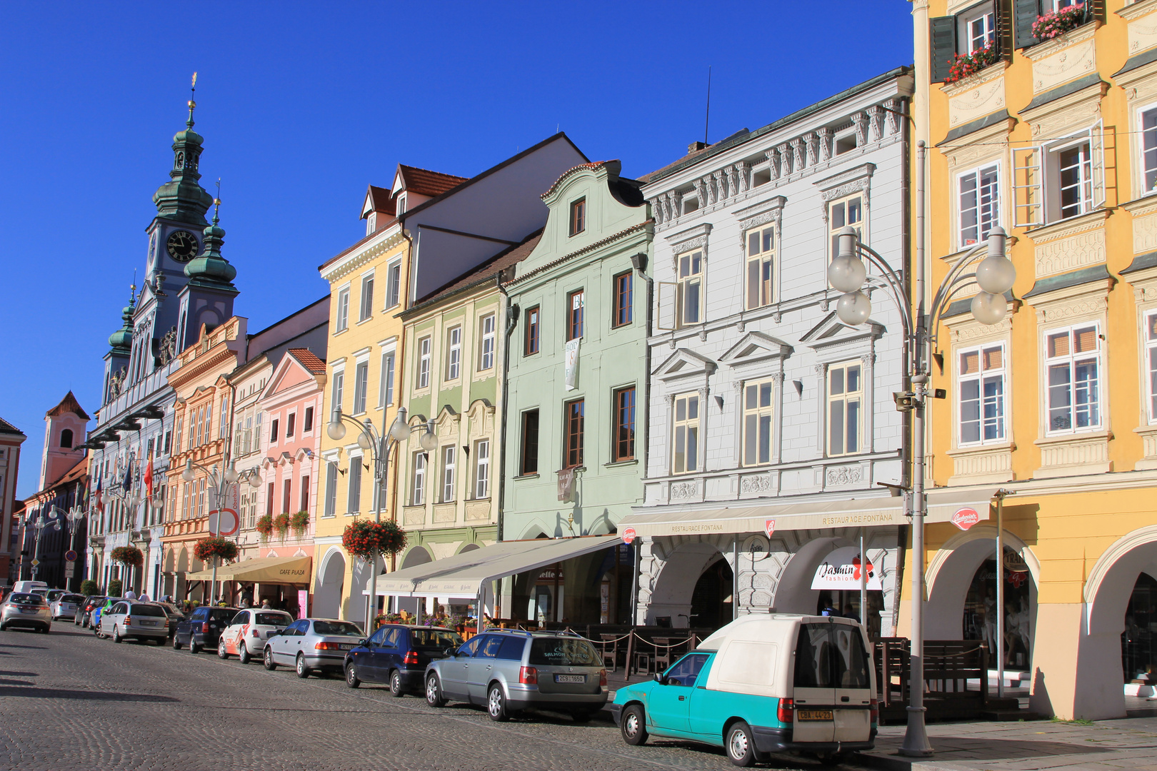 Ceske Budejovice (Budweis) Am Ottokar-Platz mit Rathaus