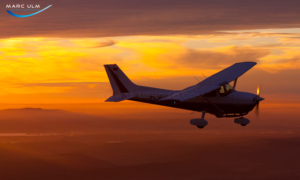 Cessna 172 im Sonnenuntergang