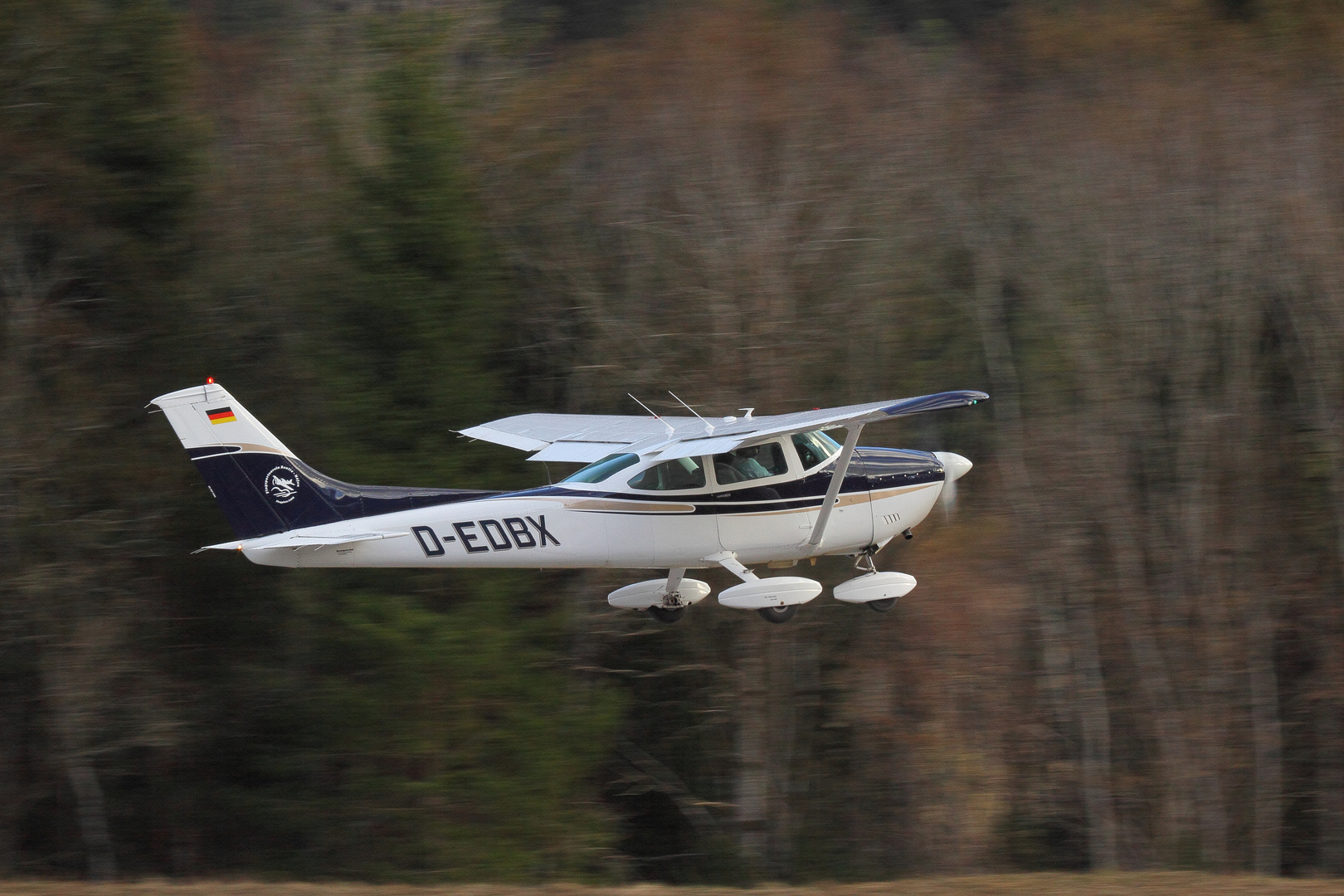 Cessna 182 P "D-EDBX"  - Start am Fluplatz LOIR - Höfen / Tirol 