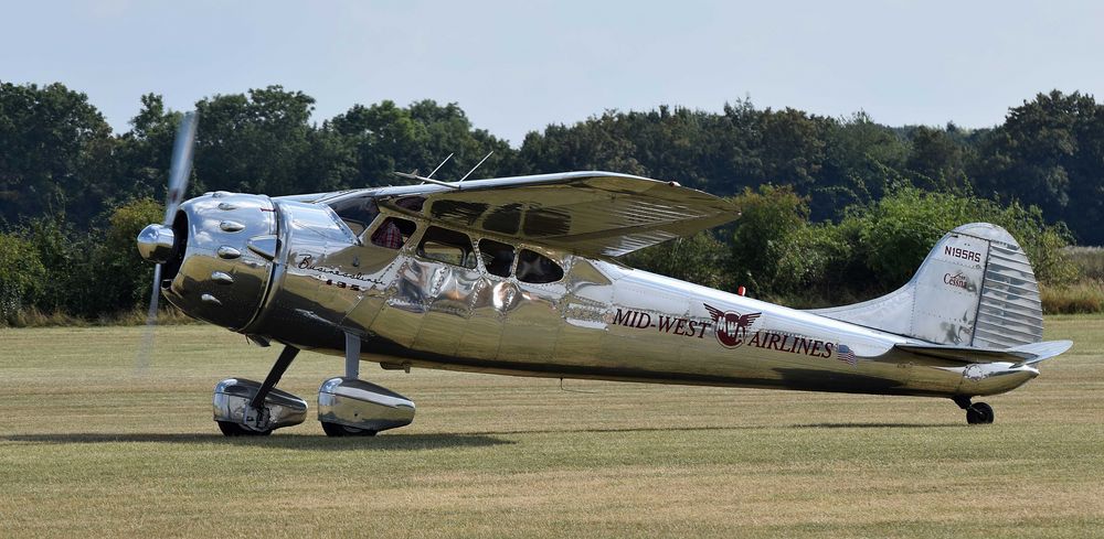 Cessna 195 .