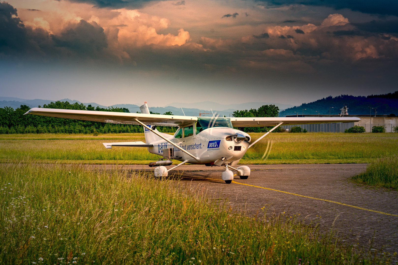 Cessna mit Hagel Abwehr Ausrüstung 