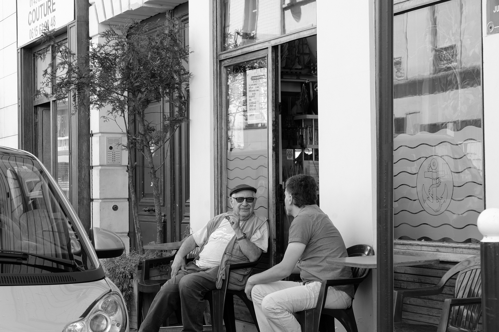 C`est la vie auf den Straßen von Paris