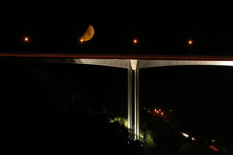 c'est l'histoire d'une lune qui voulait etre lampadaire