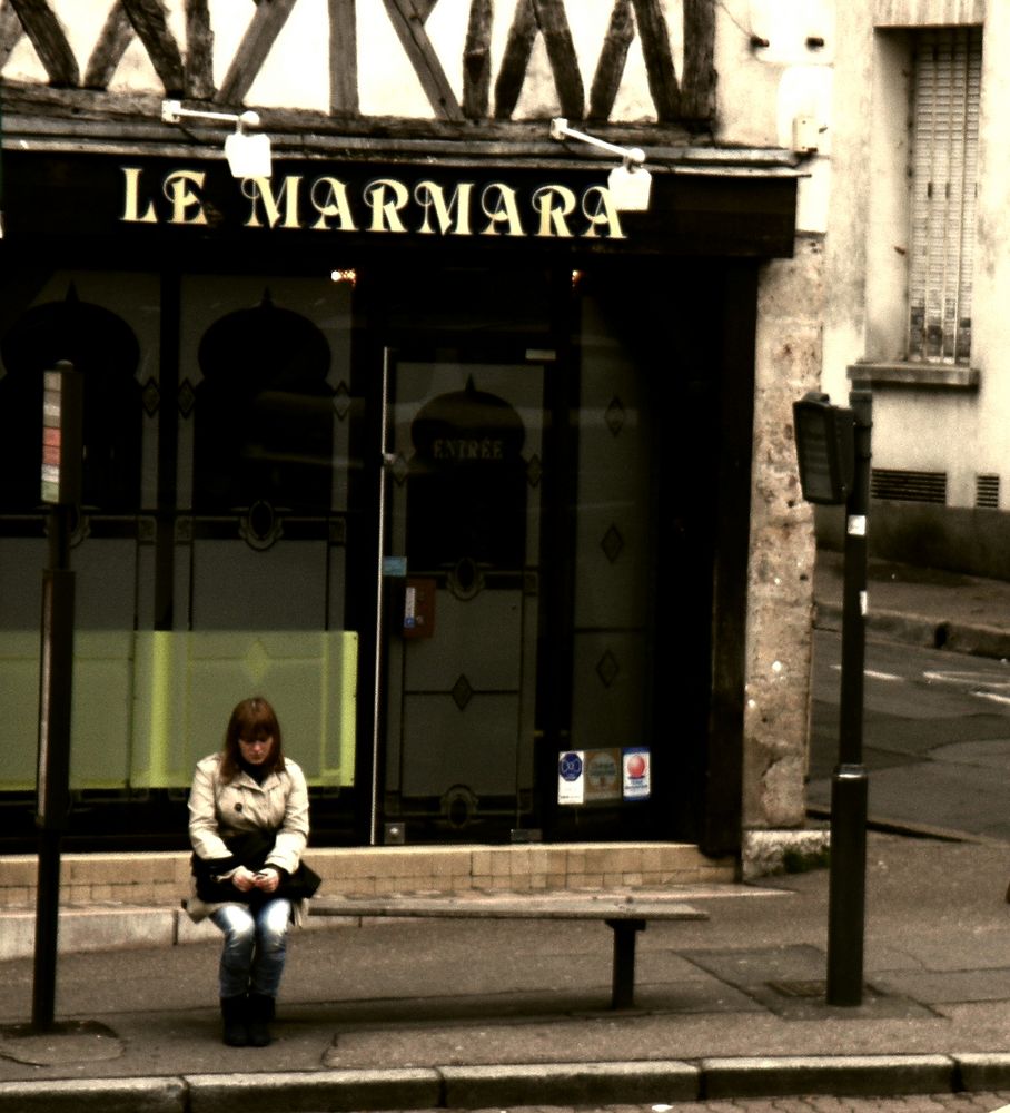 C'est loin Marmara. - Bus stop serie -