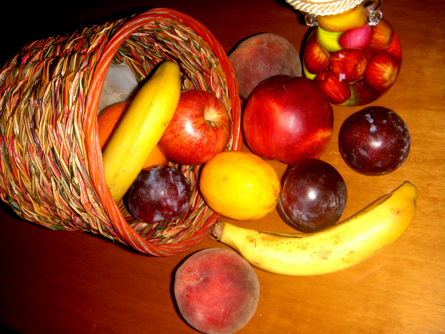 Cesta con frutas
