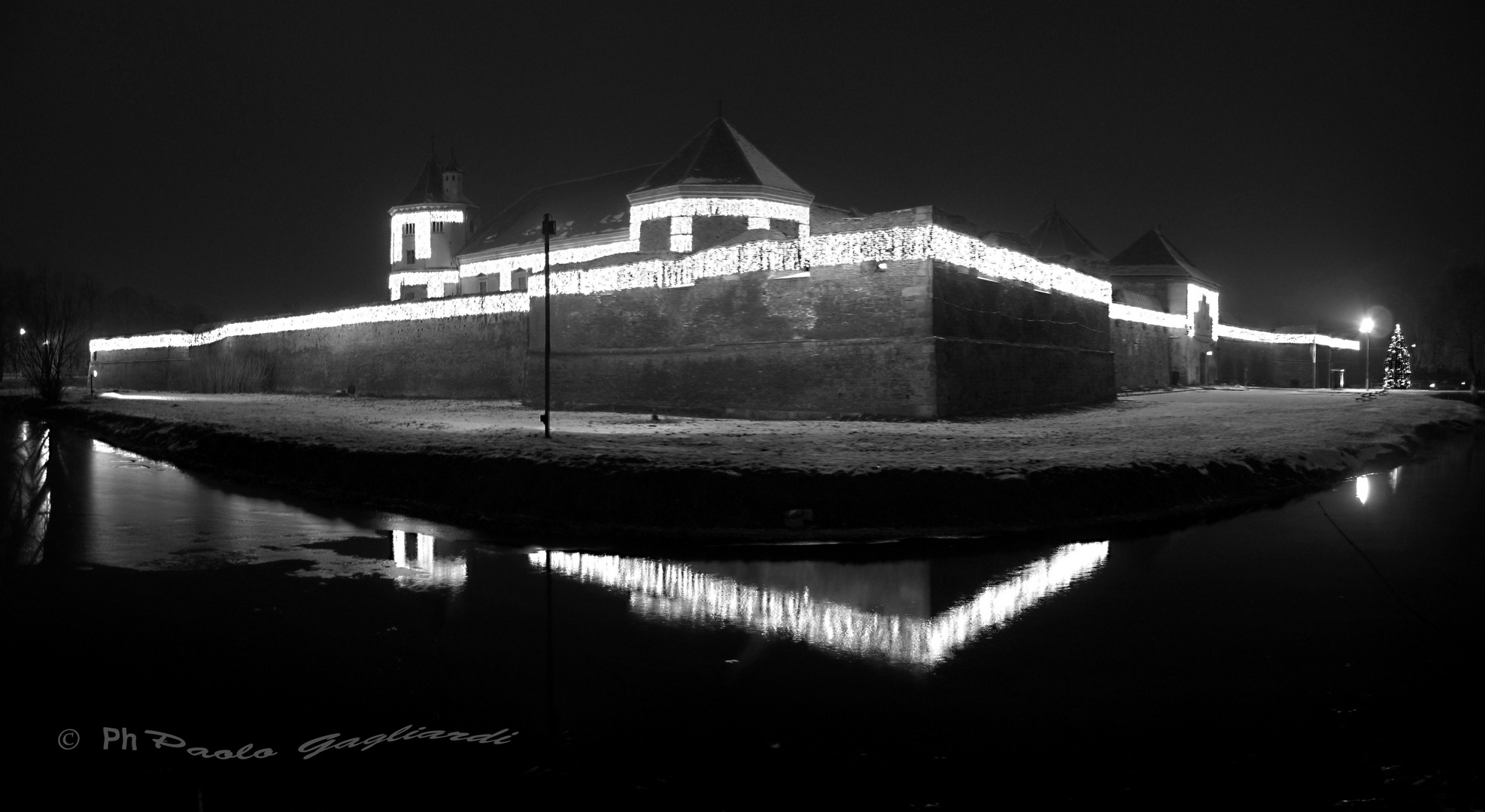 Cetatea in the night