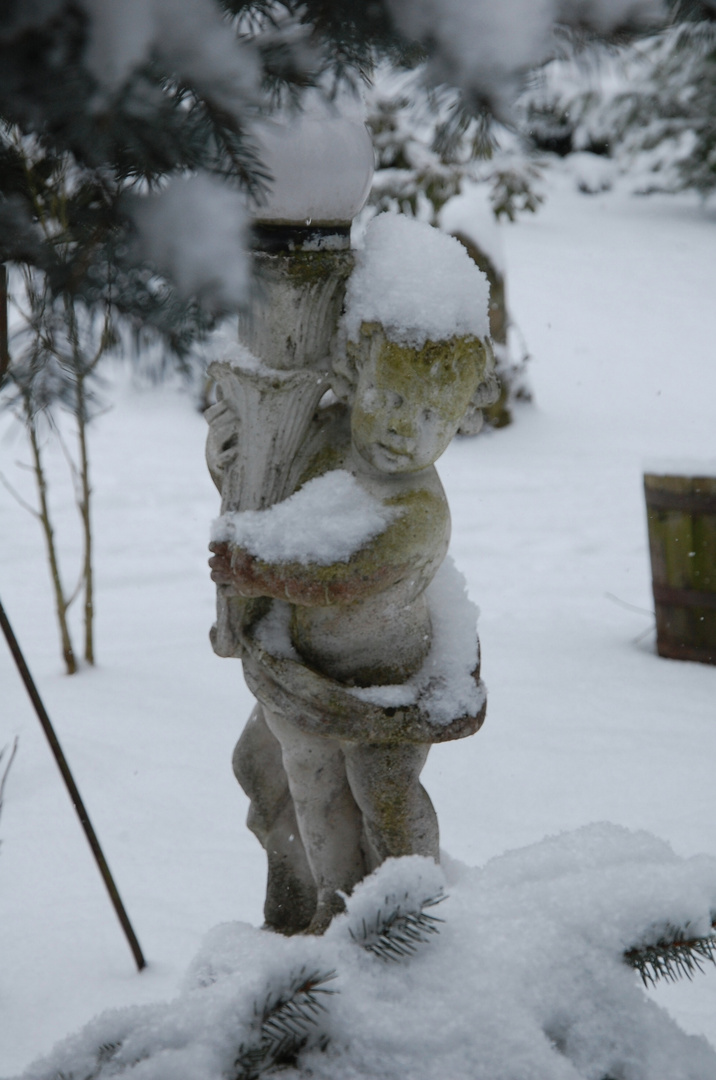 Cette lampe est déjà lourde, mais avec la neige !!!