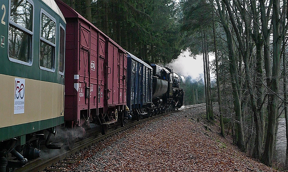 CFL 5519 mit Güterwagen