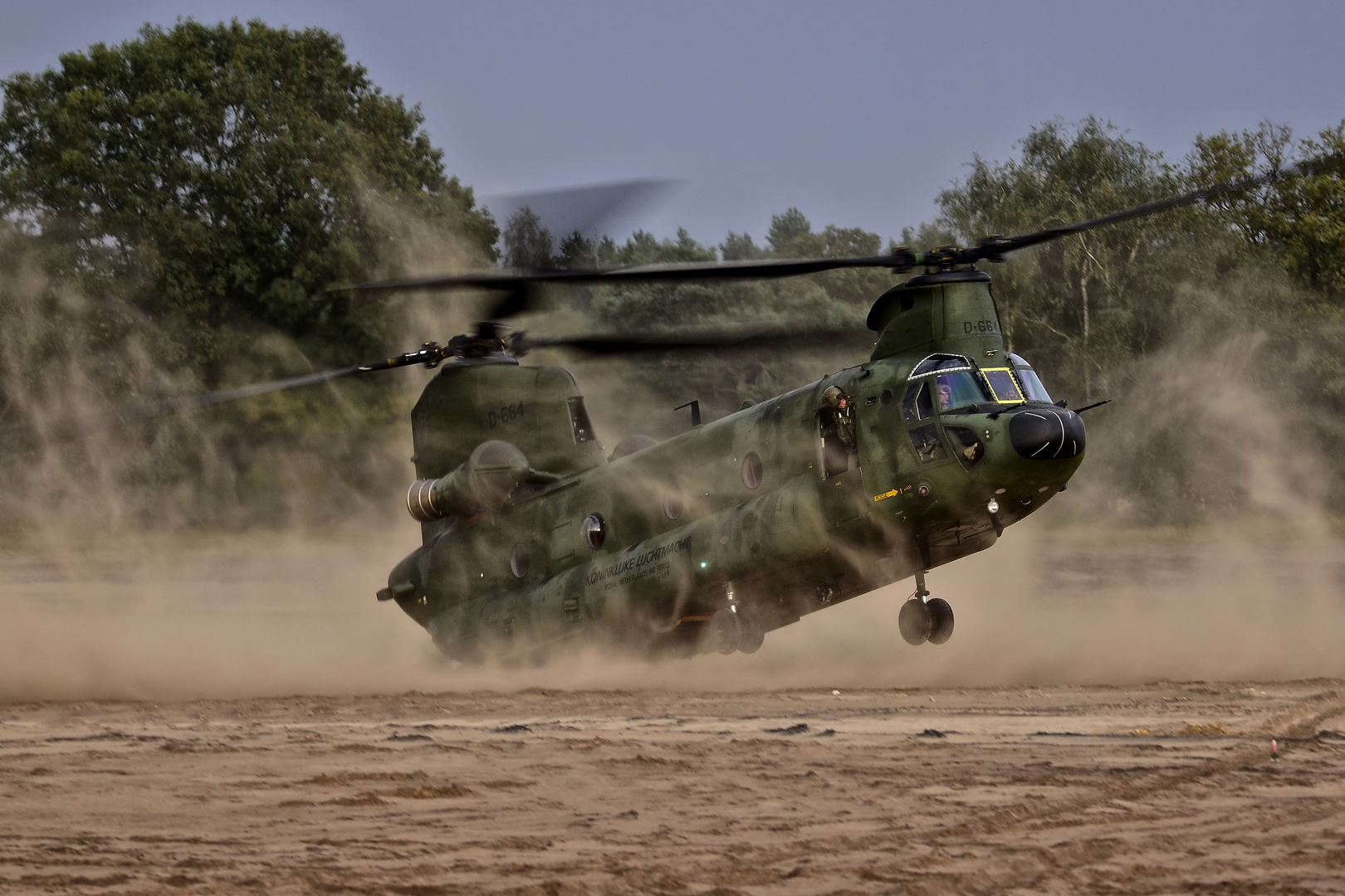 CH-47D Chinook during brown Out