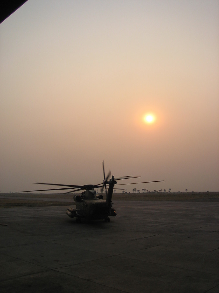 CH 53 GS im Sonnenuntergang auf dem KIA (Dem.Rep.Kongo)