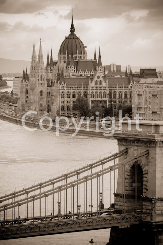 Chain Bridge and Parliament building