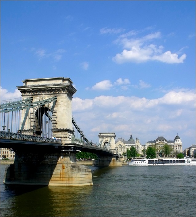 Chain bridge