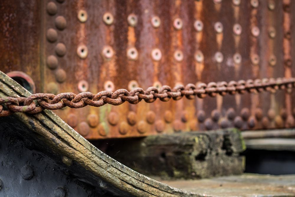 Chains and rust