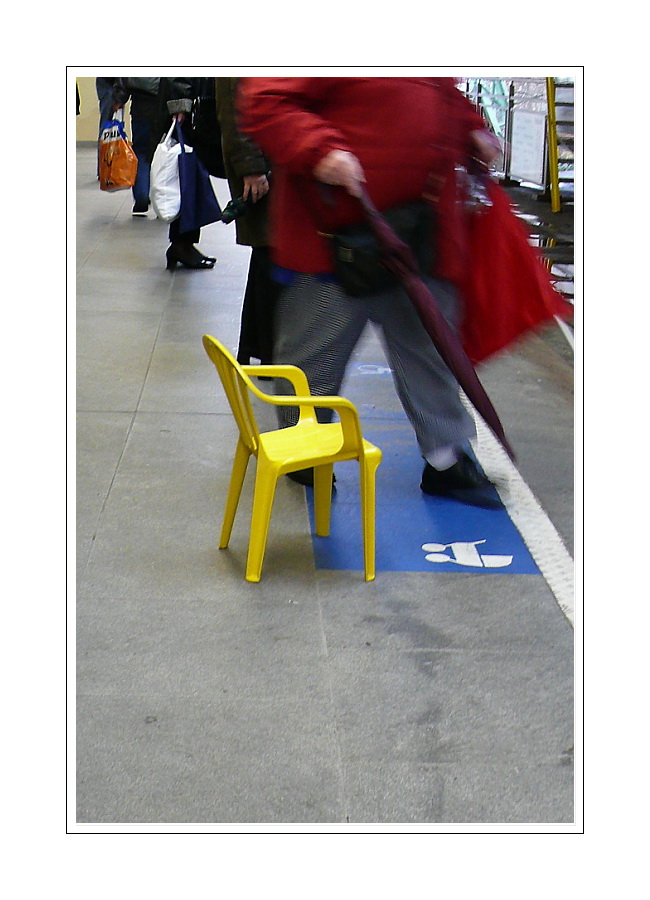 Chair baby on Schwebebahnsteig (waiting).