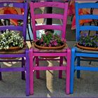 Chaises percées pour ...pot de fleurs !