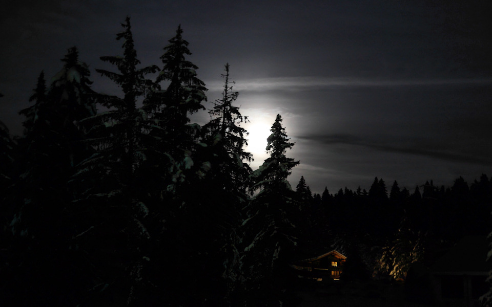 Chalet in der Nacht