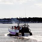 Chalutier quittant le port de pêche de Lorient (Morbihan)