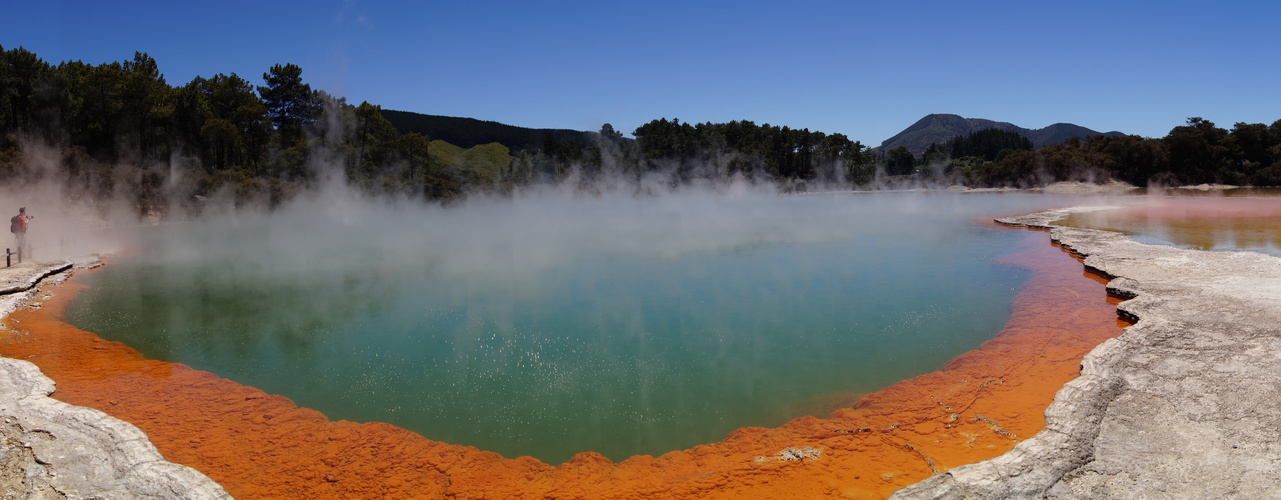 Champagne Pool im Wai-o-Tapu Thermal Wonderland