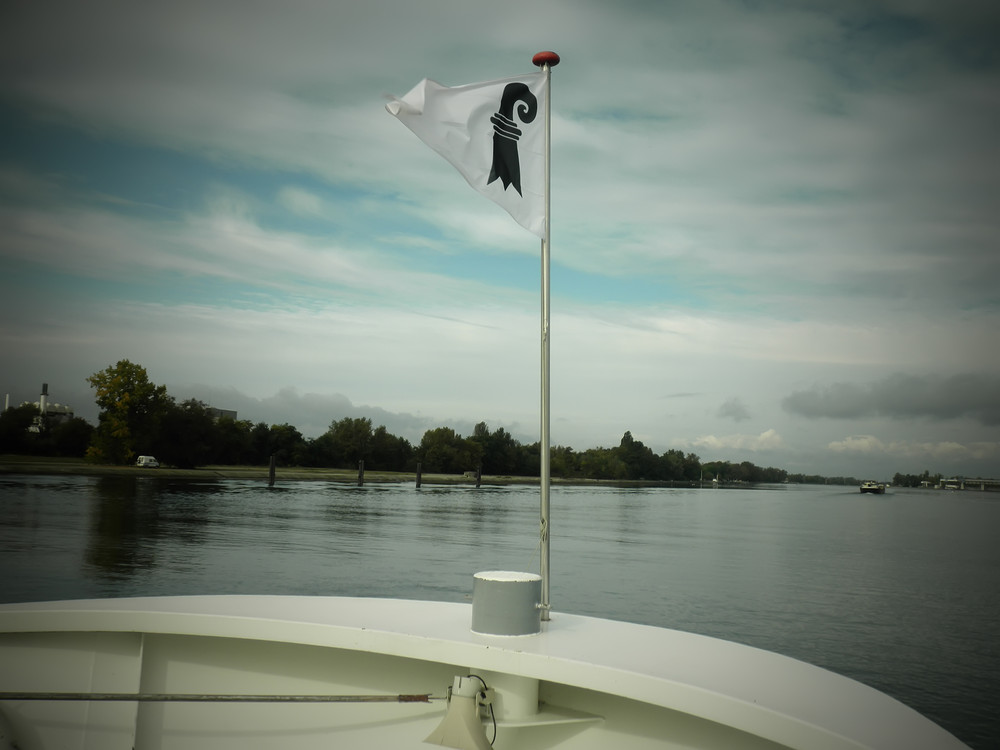 Champagner-Brunch auf dem Basler Rhein