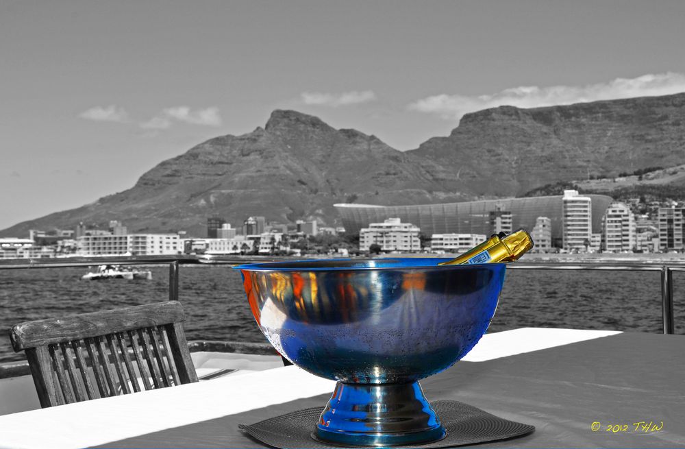 Champagner mit Blick auf den Tafelberg