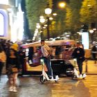 Champs-Elysées, ambiance minuit.