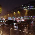 Champs Elysees nachts im Regen