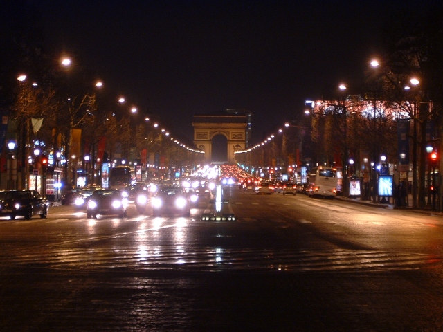 Champs-Élysées bei Nacht