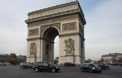 Champs Élysées - Place Charles de Gaulle - Arc de Triomphe - 01