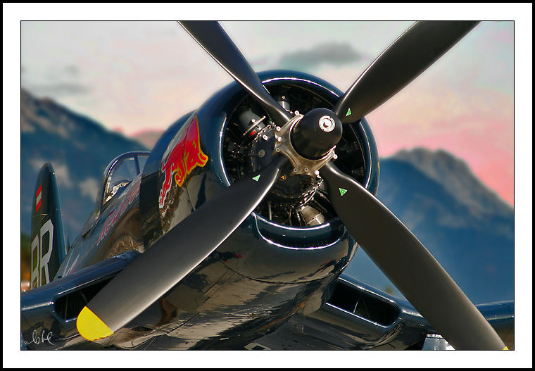 "Chance Vought F4U-4 Corsair"