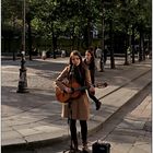 Chanteuse - Place Edmond Michelet - Paris