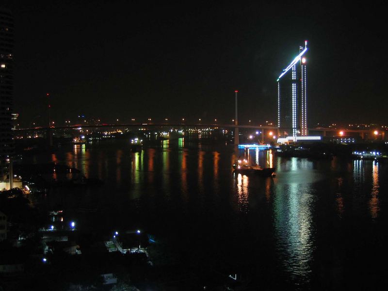 "Chao Phraya" bei Nacht
