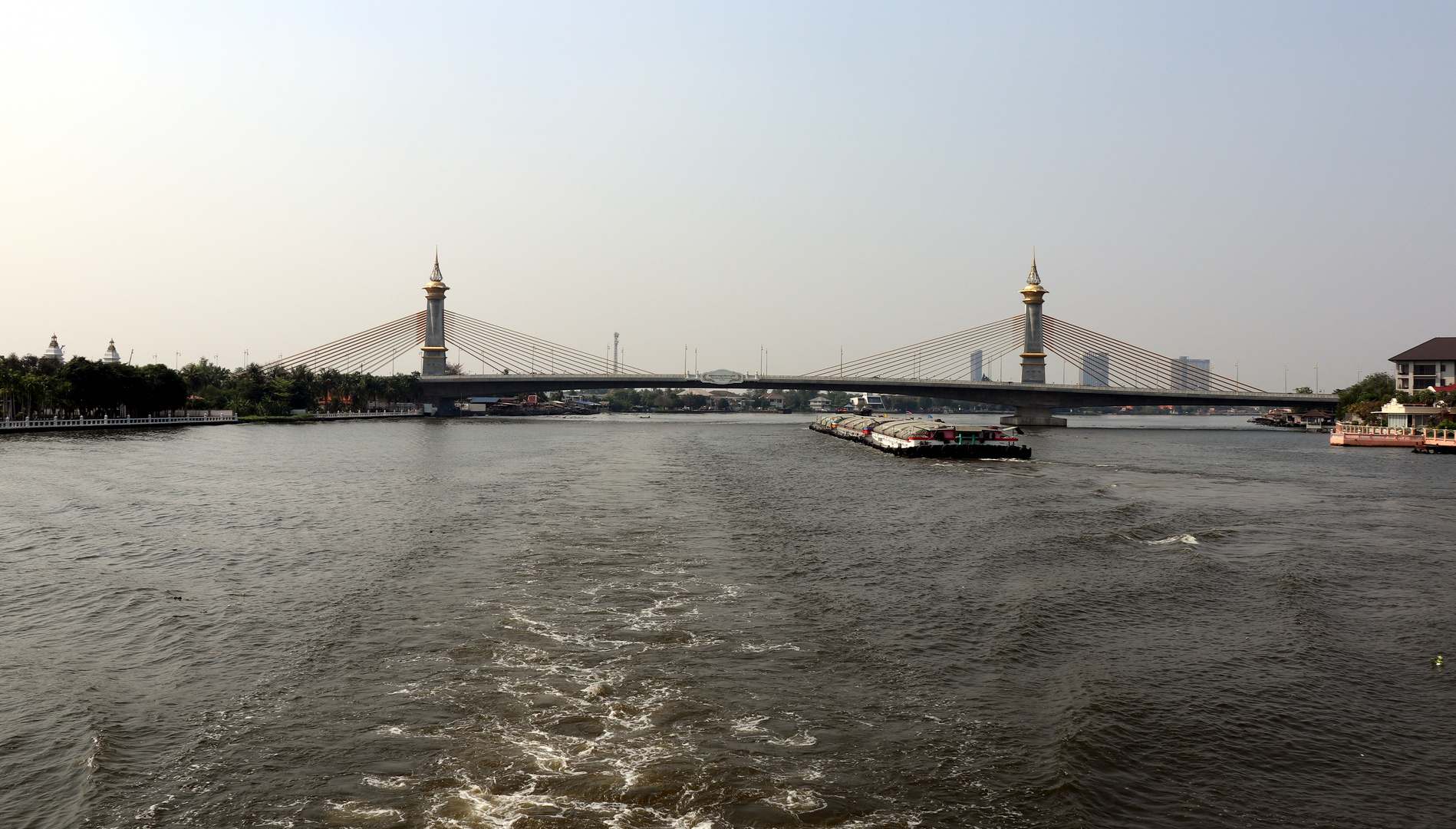 Chao Phraya River, Totalsicht der Brücke