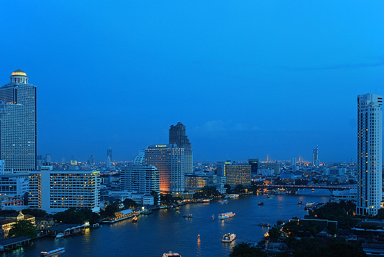 Chao Praya by night - Bangkok