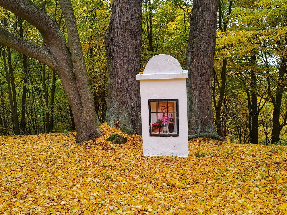 Chapel and colors of autumn.