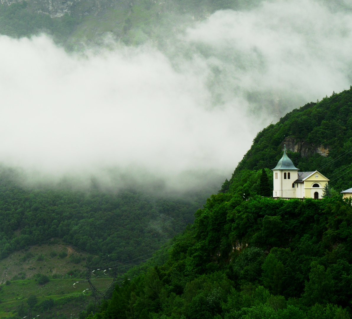 Chapelle dans la montagne