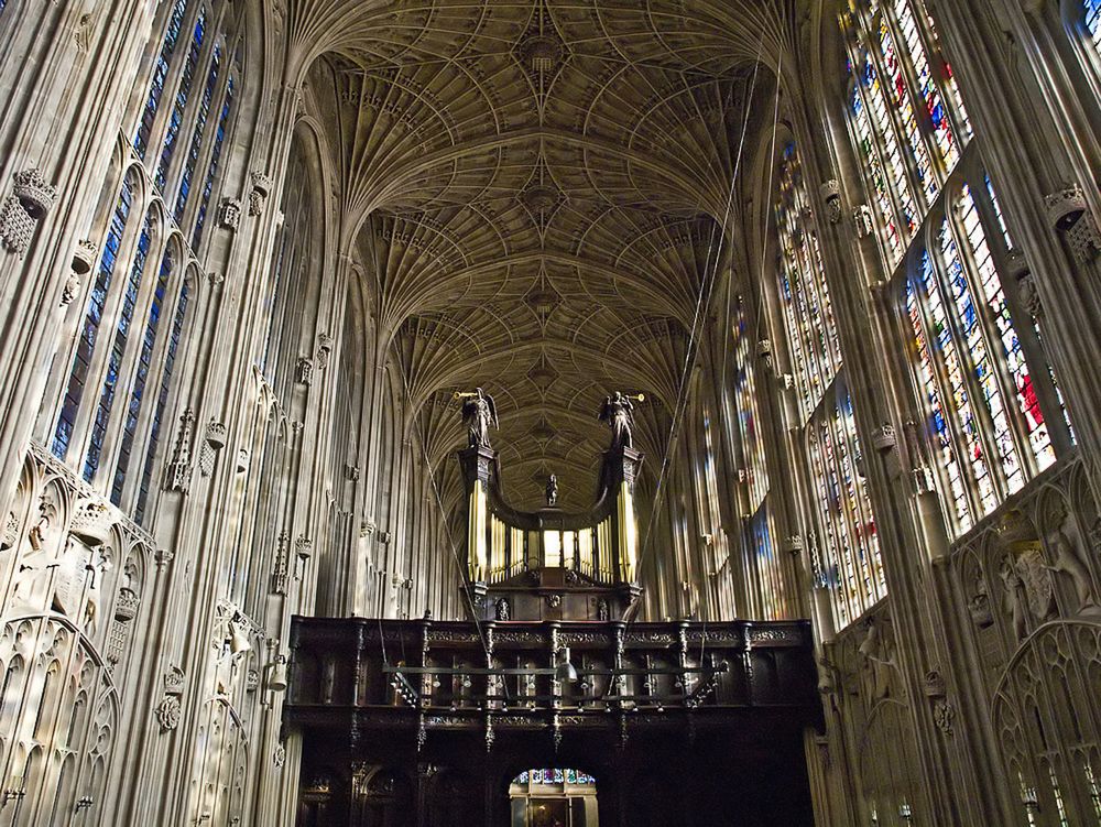  Chapelle de King’s College  --  Vue intérieure vers l’est, le jubé (1532-36) et son orgue