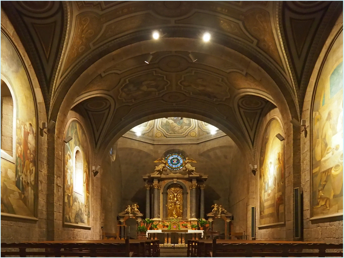 Chapelle latérale de l’Eglise Saint-Pierre  --  Figueras