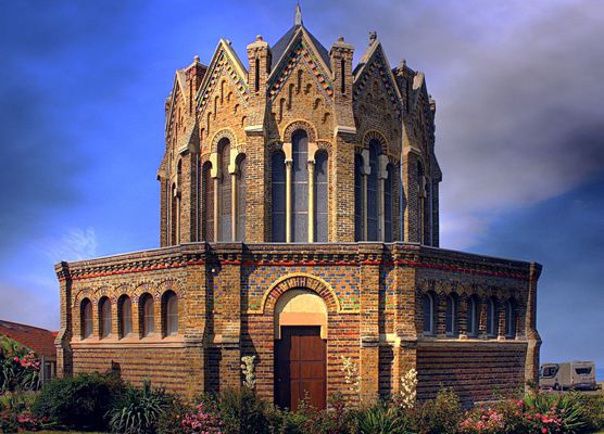  Chapelle sur la falaise, face à la mer / DIEPPE 76