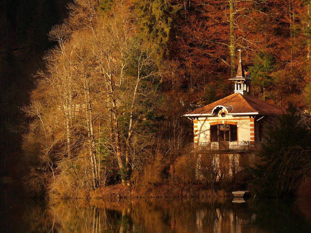 Chapelle sur le Doubs en Suisse